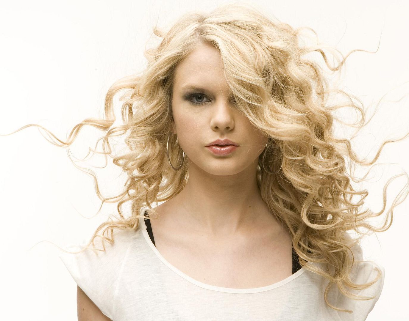 Celebrity Photo Shoots Taylor Swift Blender 2009